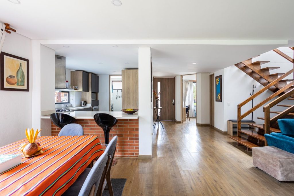 Bright and spacious open-plan kitchen and dining area with modern decor in Chía, Colombia.